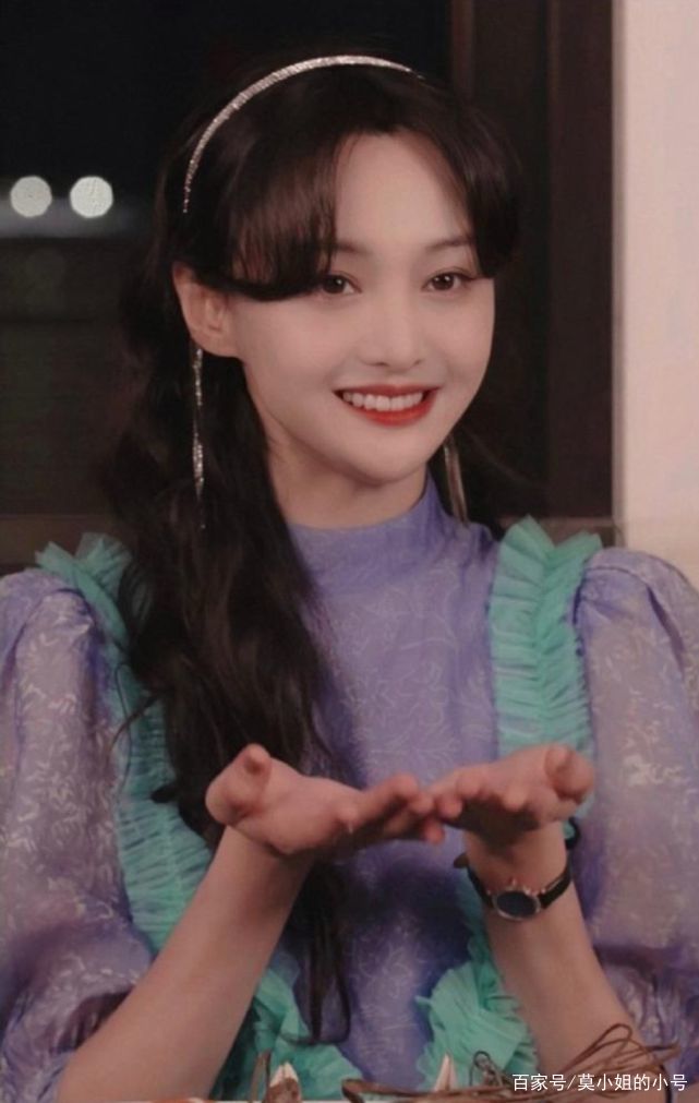 嘎子哥回应卖假酒谣言，带货翻车的明星不止他，她直播没卖出一件_百科TA说