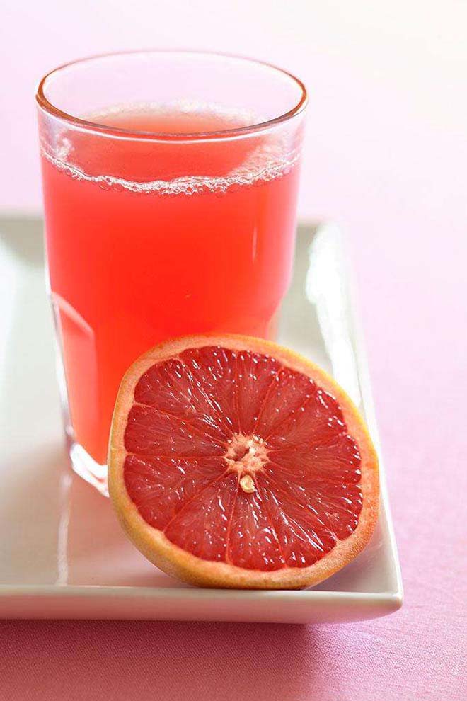 西柚是少有的富含钾的水果.因此,是高血压,心脏病及肾脏