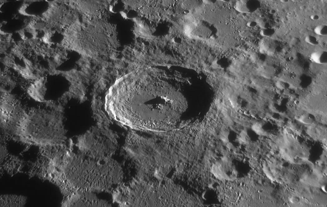  p>伯德环形山是以美国海军上将和地球极地探险家理查德·e·伯德