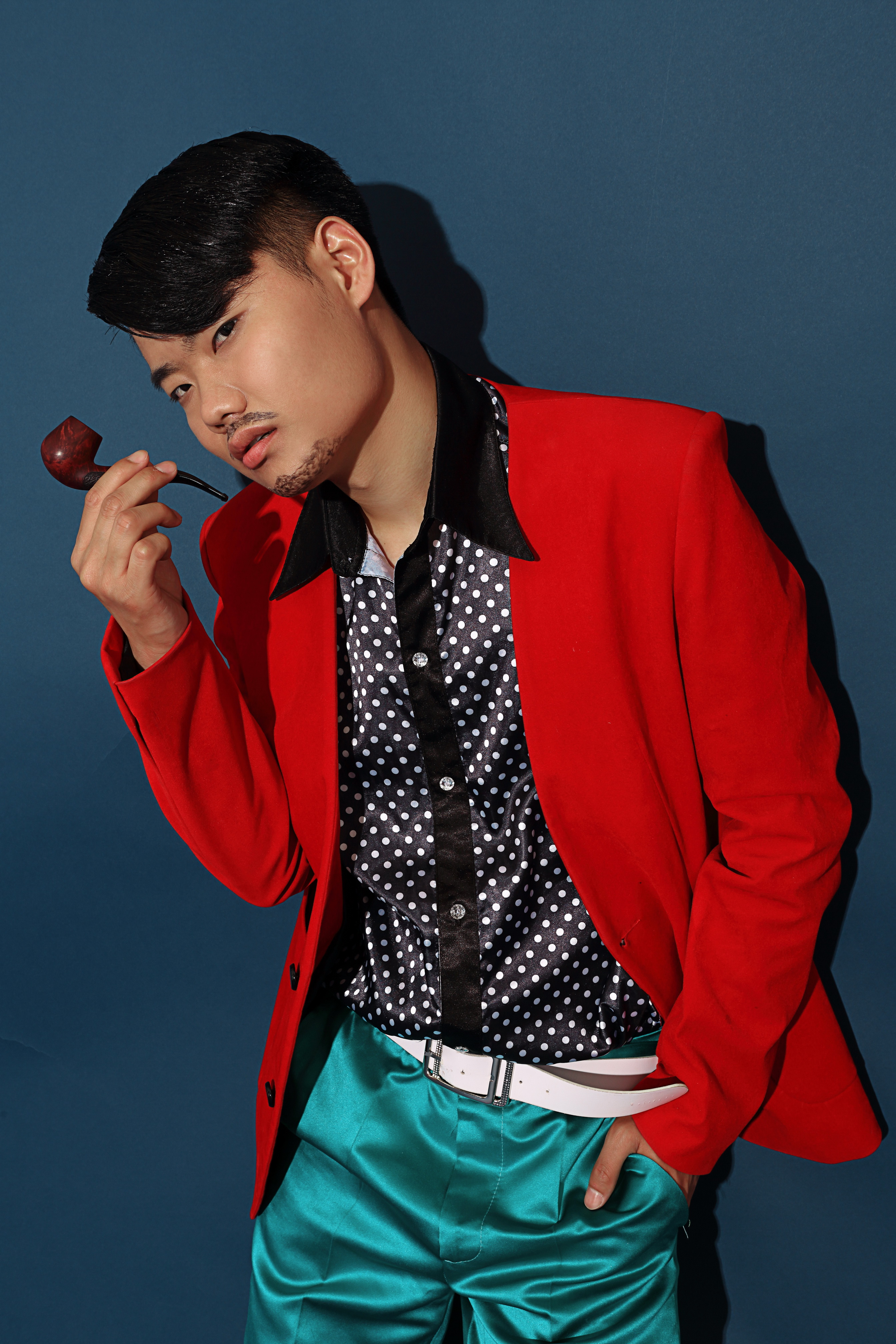 官羽以极具辨识度的 a target="_blank" href="