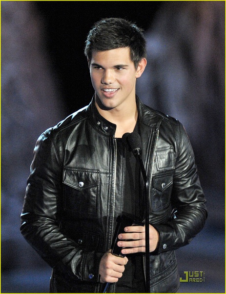  p>泰勒·洛特纳(taylor lautner),1992年2月11日出生于美国密歇根州