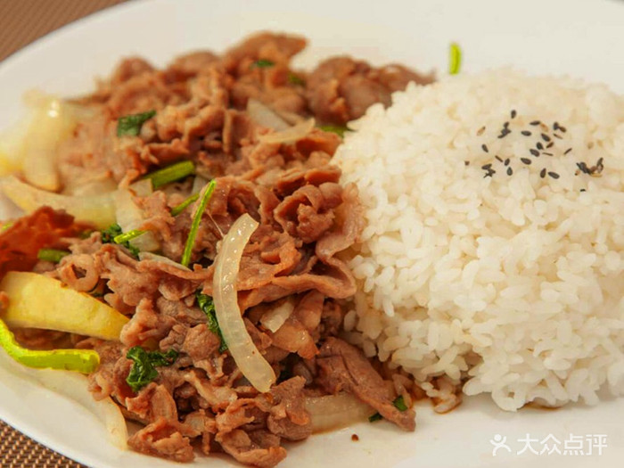 孜然羊肉焖饭