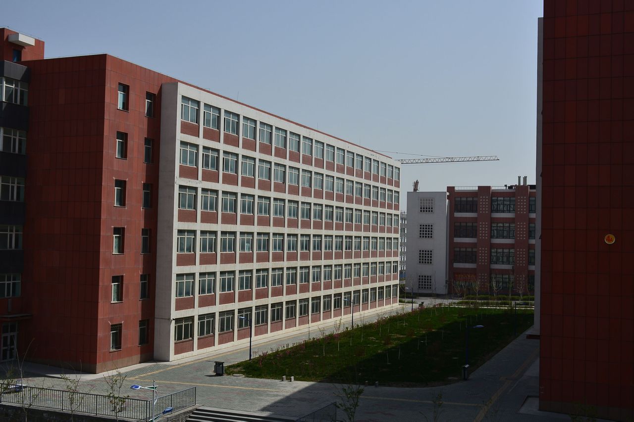  p>乌鲁木齐职业大学成立于1985年,是乌鲁木齐市一所综合性全日制普通