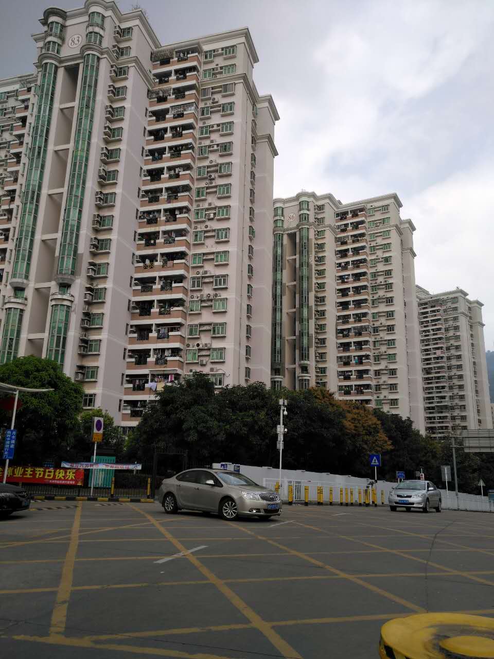 桃源村是位于广东省深圳市南山区龙珠大道的