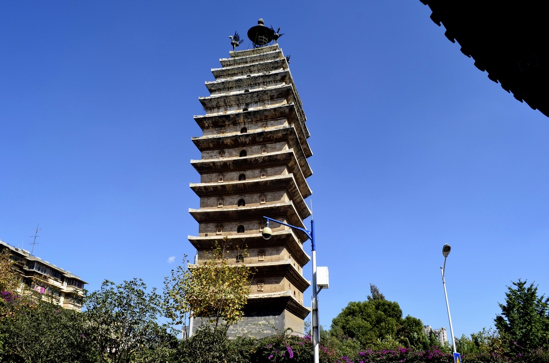 云南东寺塔