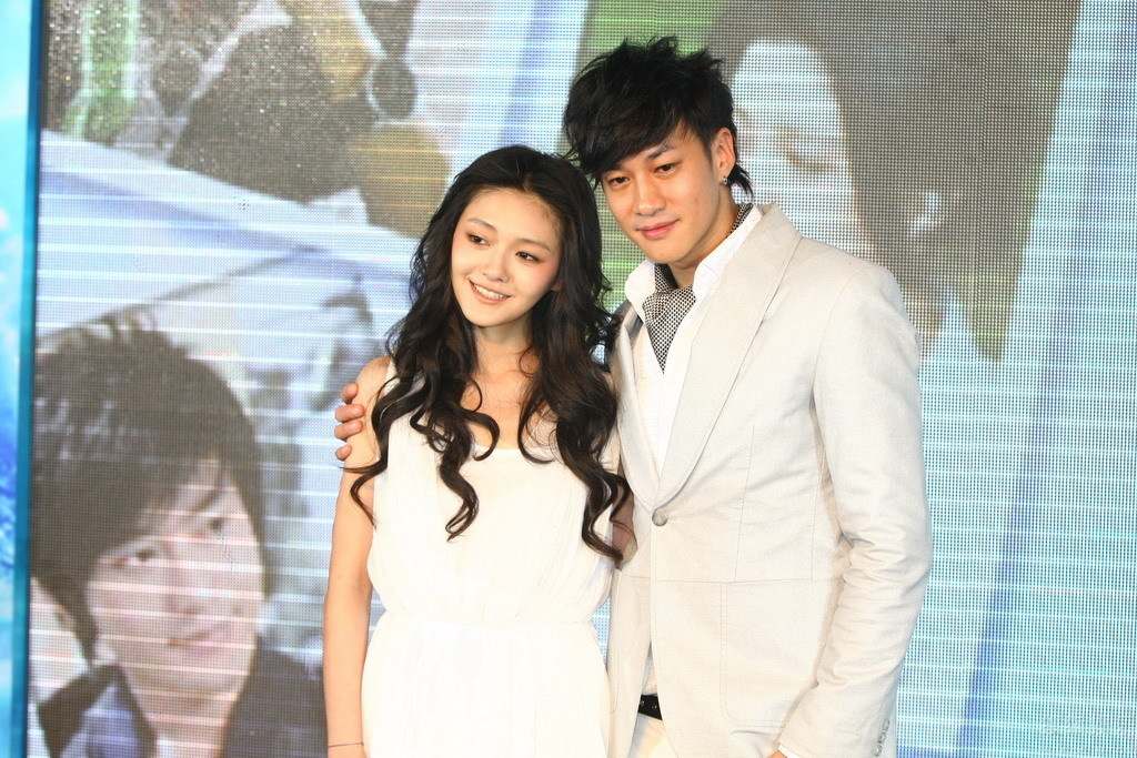  p>《泡沫之夏》(summer desire),是2010年由 a target="_blank" href