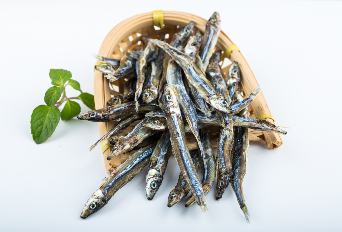  p>鱼干是指将新鲜鱼类经充分晒干而成.