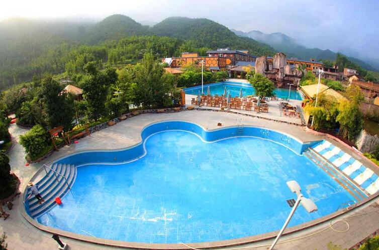  p> a target="_blank" href="/item/丹霞温泉假日山庄/3862004" data