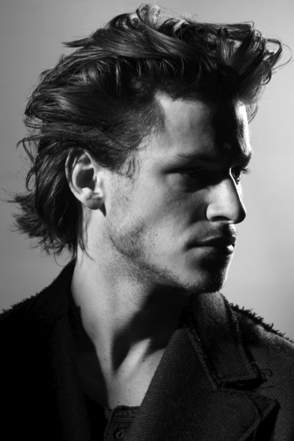  p>加斯帕德·尤利尔(gaspard ulliel)1984年11月25日出生,法国男演员