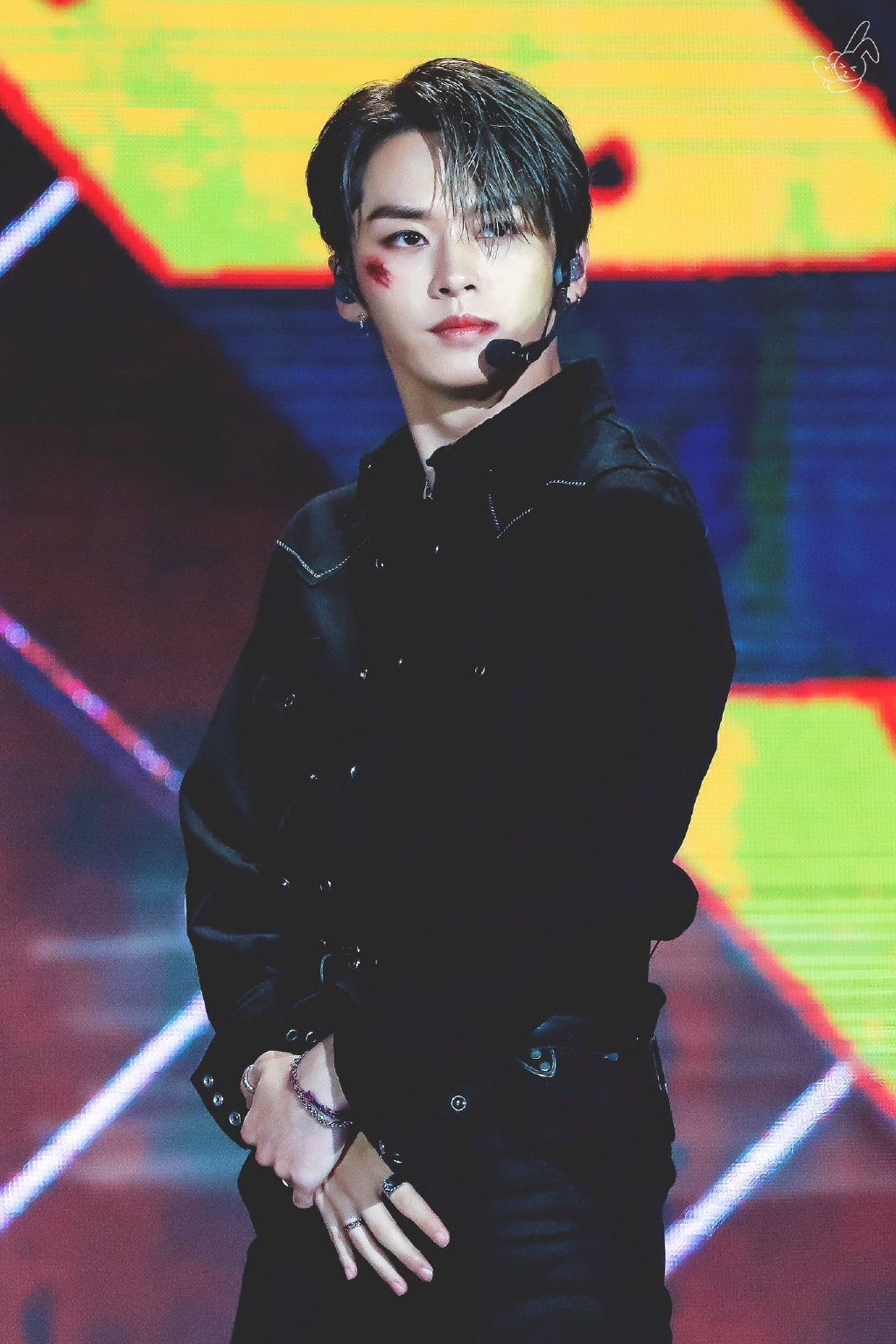 lee know,1998年10月25日出生于韩国京畿道金浦市,韩国流行乐男歌手