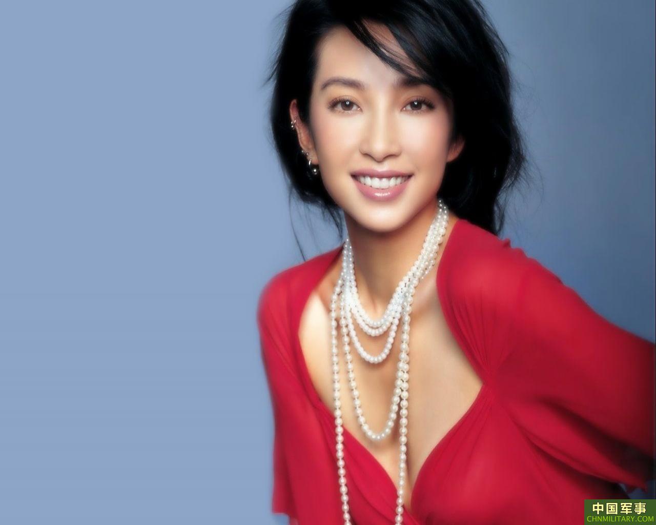  p>李冰冰 i>(li bingbing) /i>,1973年2月27日出生于中国黑龙江省