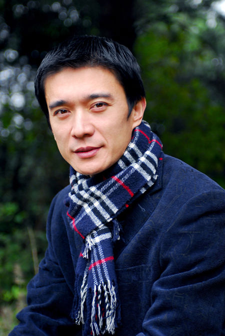  p>张明健,中国男演员,1972年5月25日出生于山东烟台,1996年毕业于 a