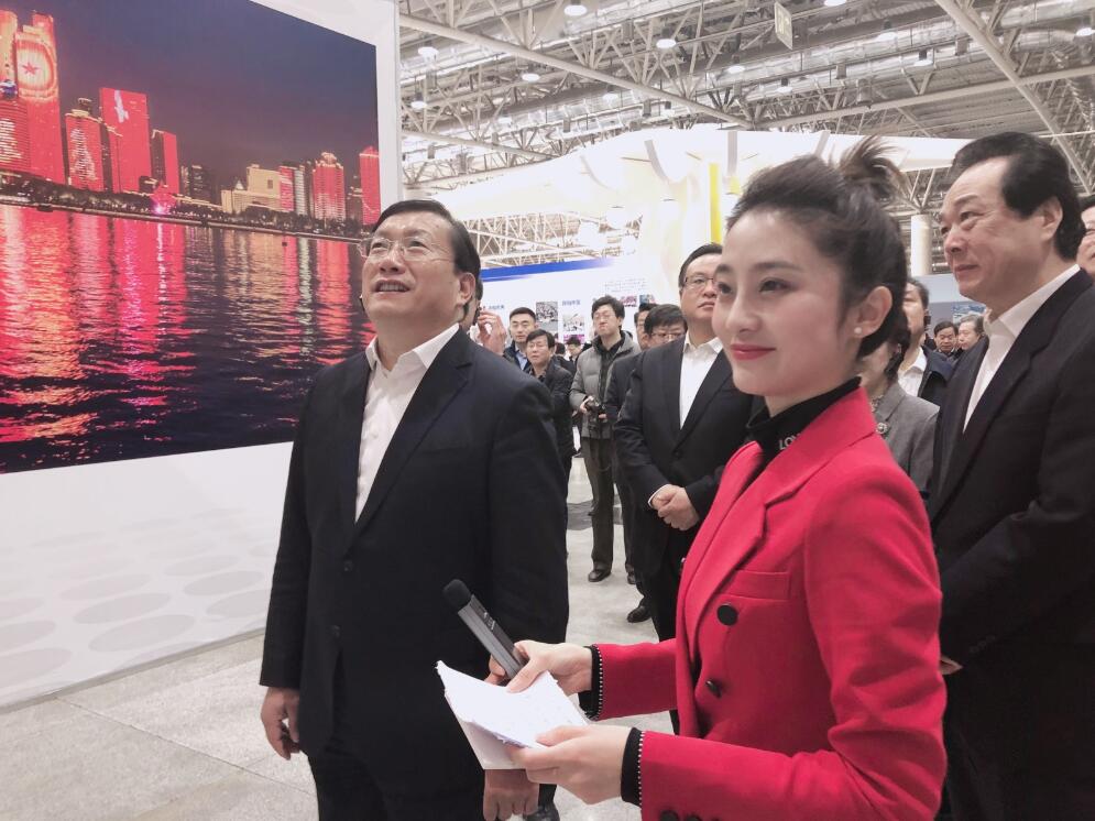 id="gnzqwvc1kl">阳光,出生于山东济南,济南电视台首席节目主持人