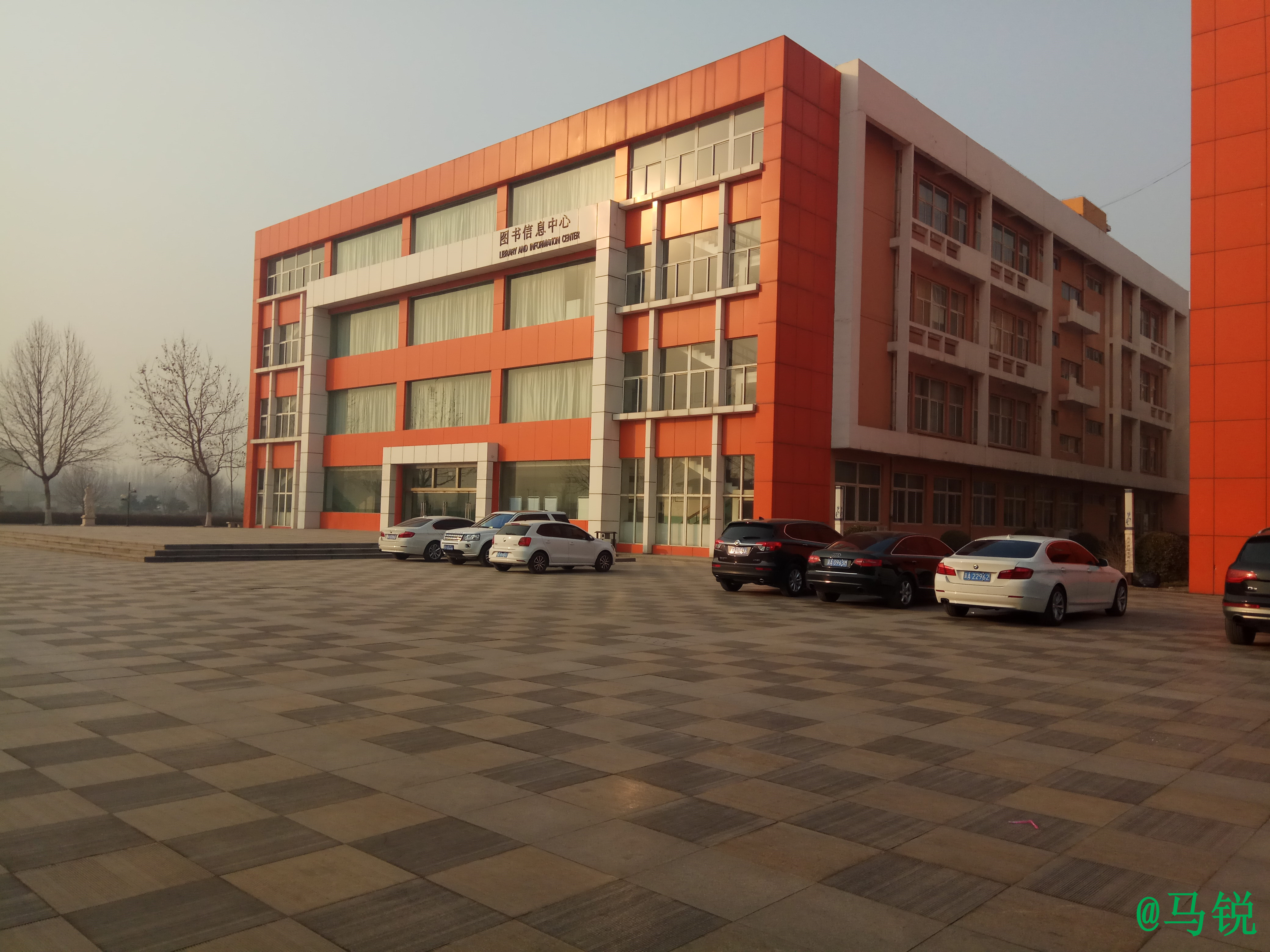  p>河北传媒学院( i>hebei institute of communications /i>),简称"