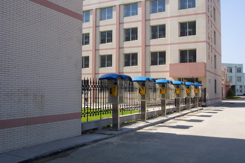 市大东区站前街29号,前身为安东县师范班,创建于1952东港二中校门年