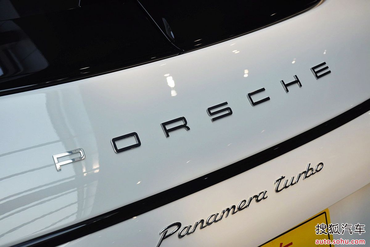  p>保时捷panamera是一款轿车,保时捷panamera车身线条圆润流畅,没有