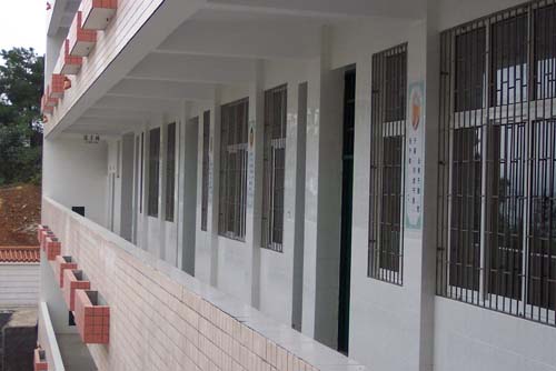  p>郴州苏仙中学位于郴州市苏仙南路 40号,坐落于被称为"天下第十八