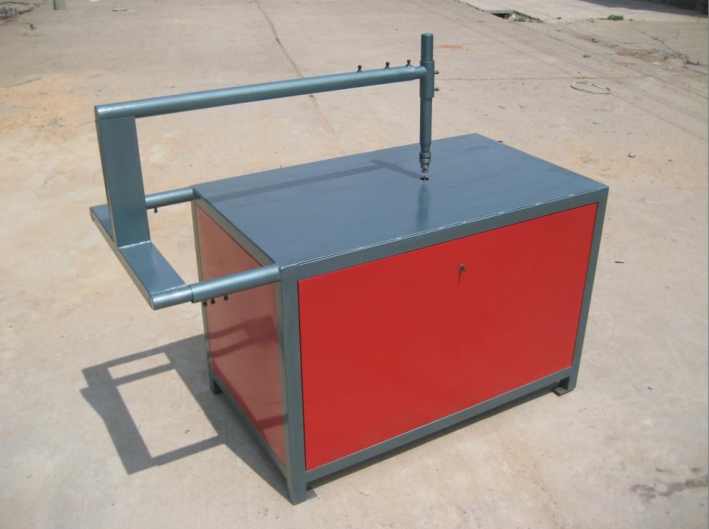  p>吸塑机又叫 a href="#">热塑成型 /a>机,是将加热塑化的 a href="