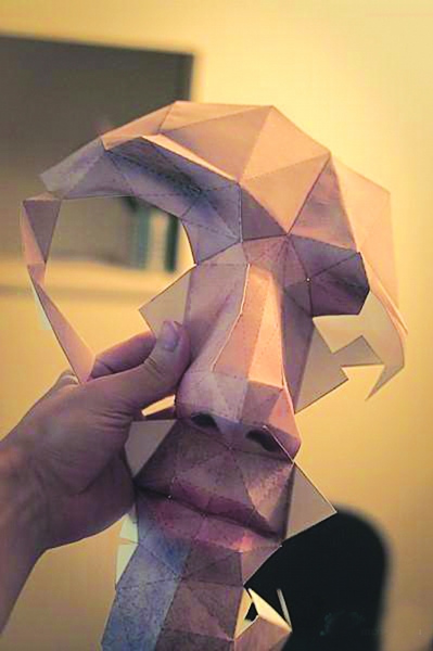 折纸鹤已经过时了,网友发布的 "折人脸"技术帖,教会你怎样用纸"折"出