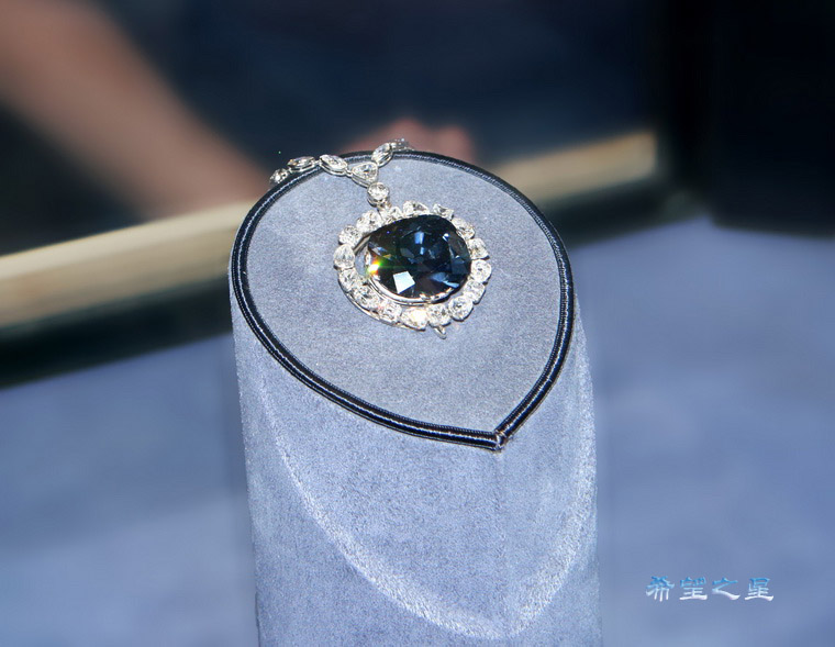  p>希望蓝钻石是历史上有名的"厄运之钻",首先出于1909年,总是伴随着