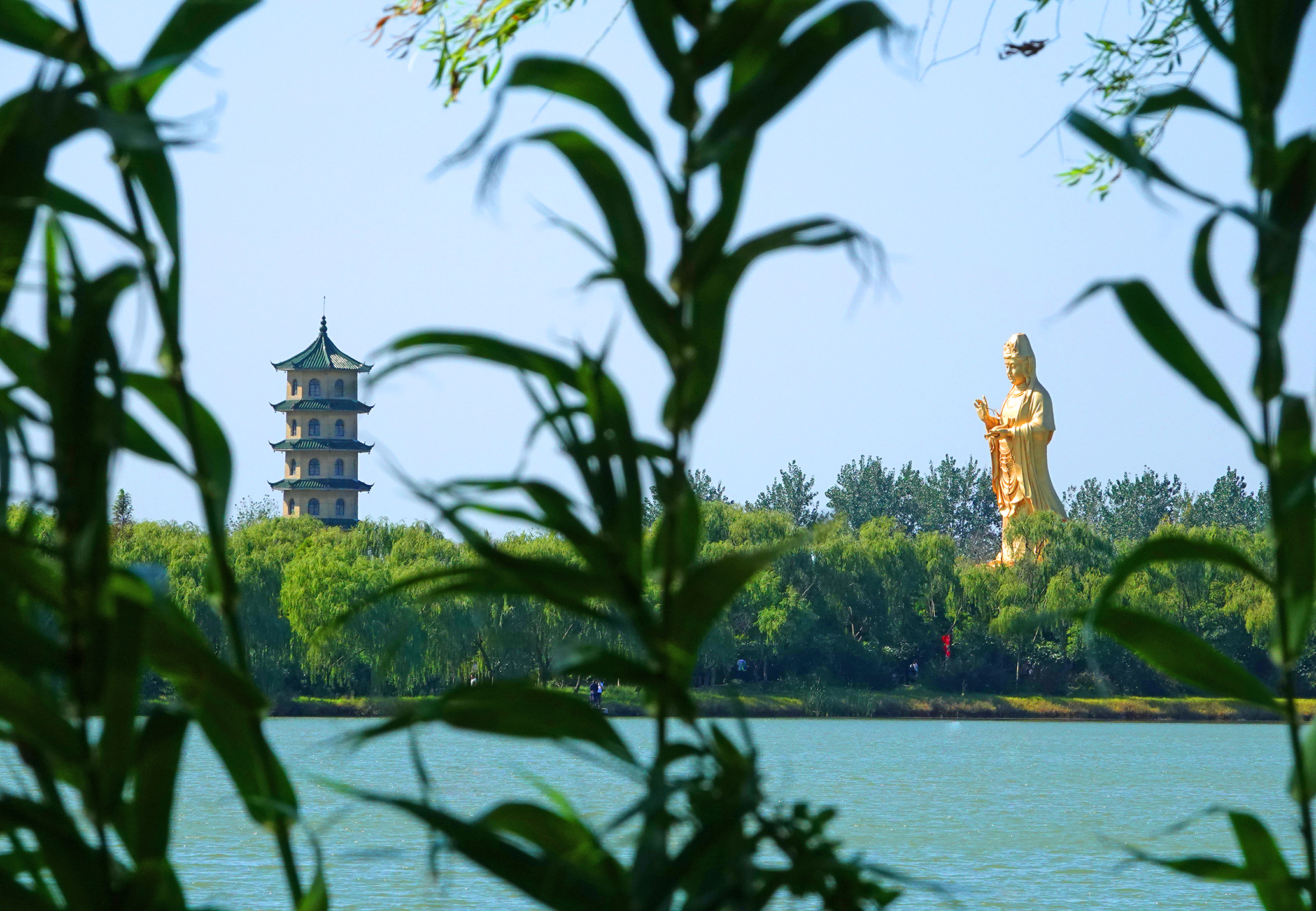 "#" data-lemmaid="5096789">盐城市 /a>,"平湖秋月"为古盐城八景之冠