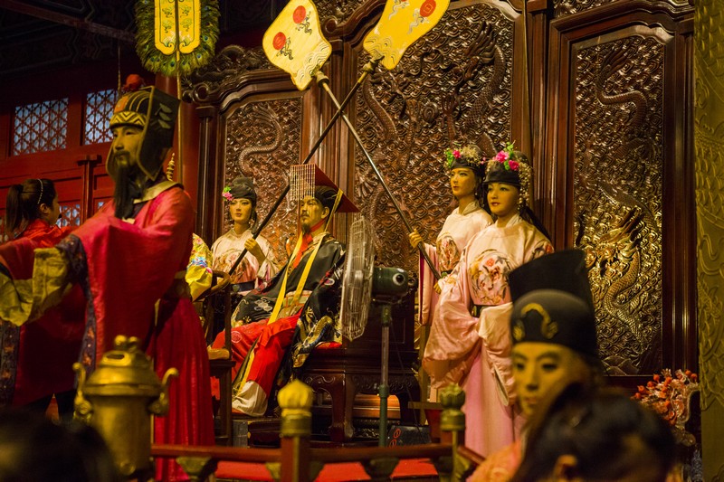  p>北京十三陵明皇蜡像宫(简称明皇宫)于1994年8月开业,是展示中国