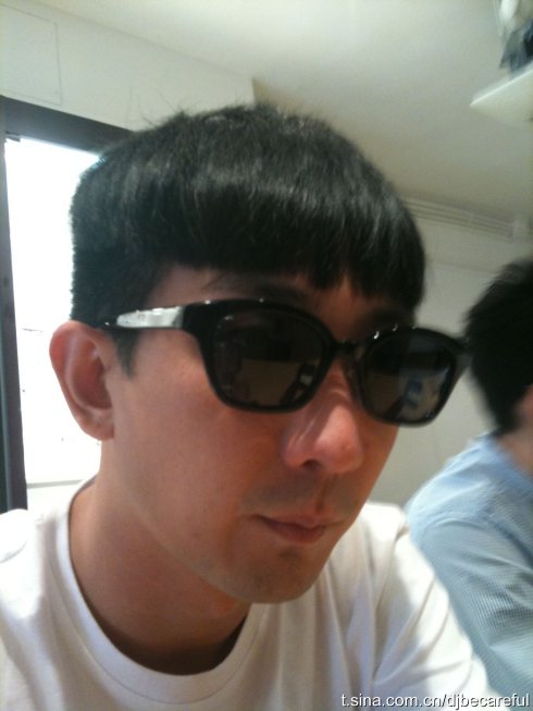 李灿森 /a>的表演不着痕迹,浑然天成,能适应各种角色,是香港年轻一代