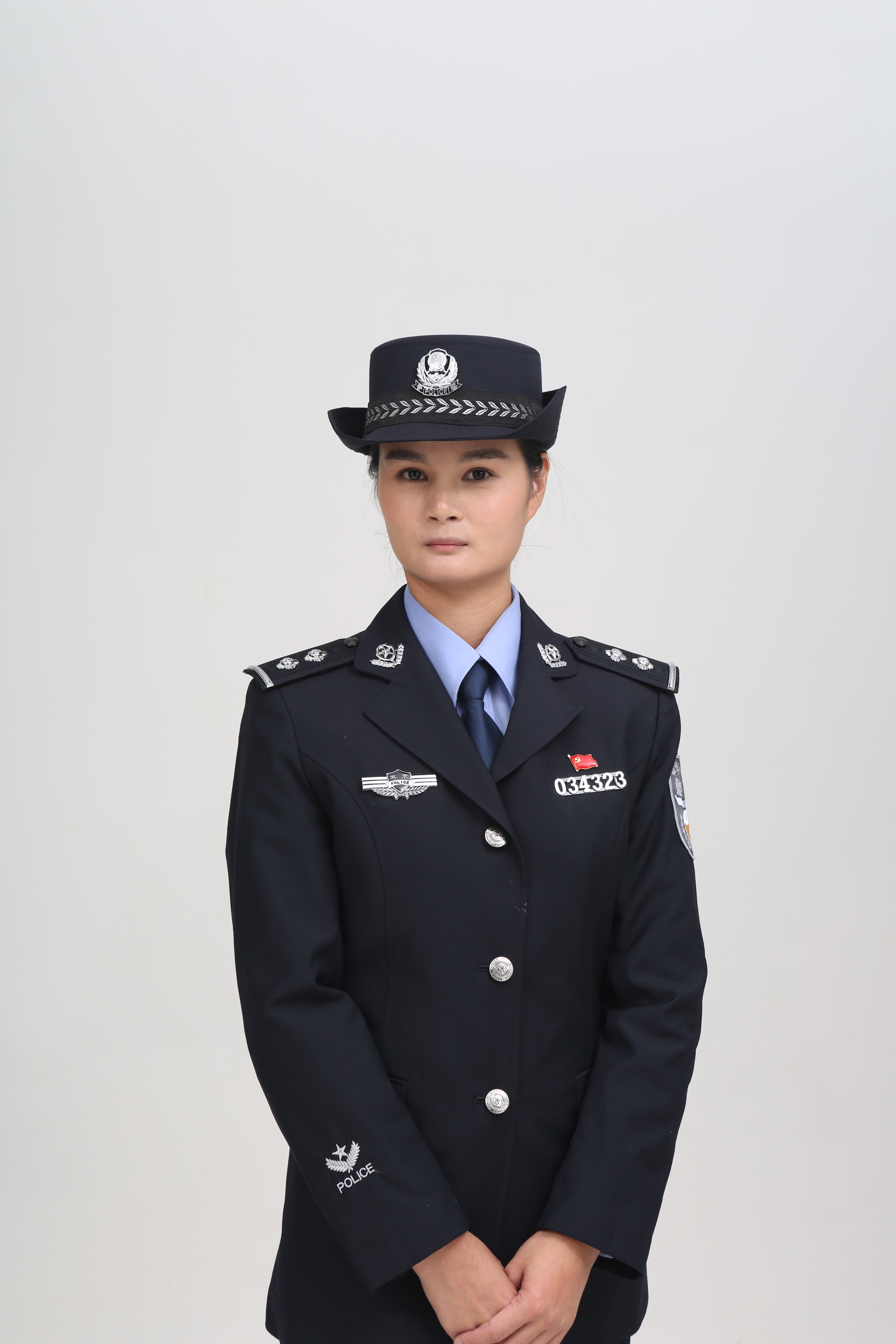 中国内地女演员,代表作品有《 a target="_blank" href="/item/警花与