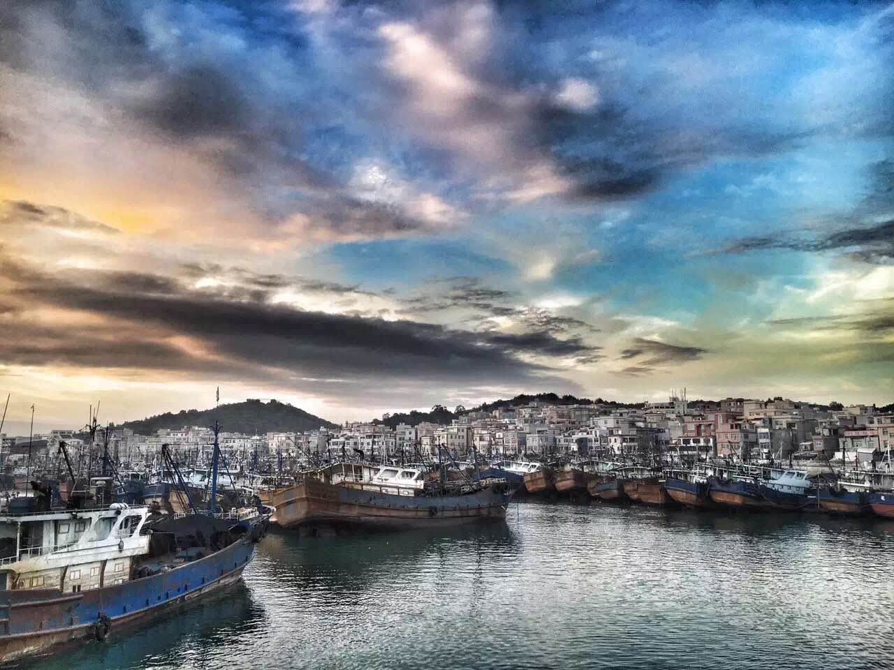  p>浯屿海上牧场,地处漳州龙海市港尾镇,位于福建省东南海域浯屿岛与