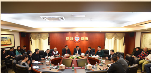 吴开松,1952年出生在广东潮阳河溪镇华东村一个农民家庭,深圳潮商商会