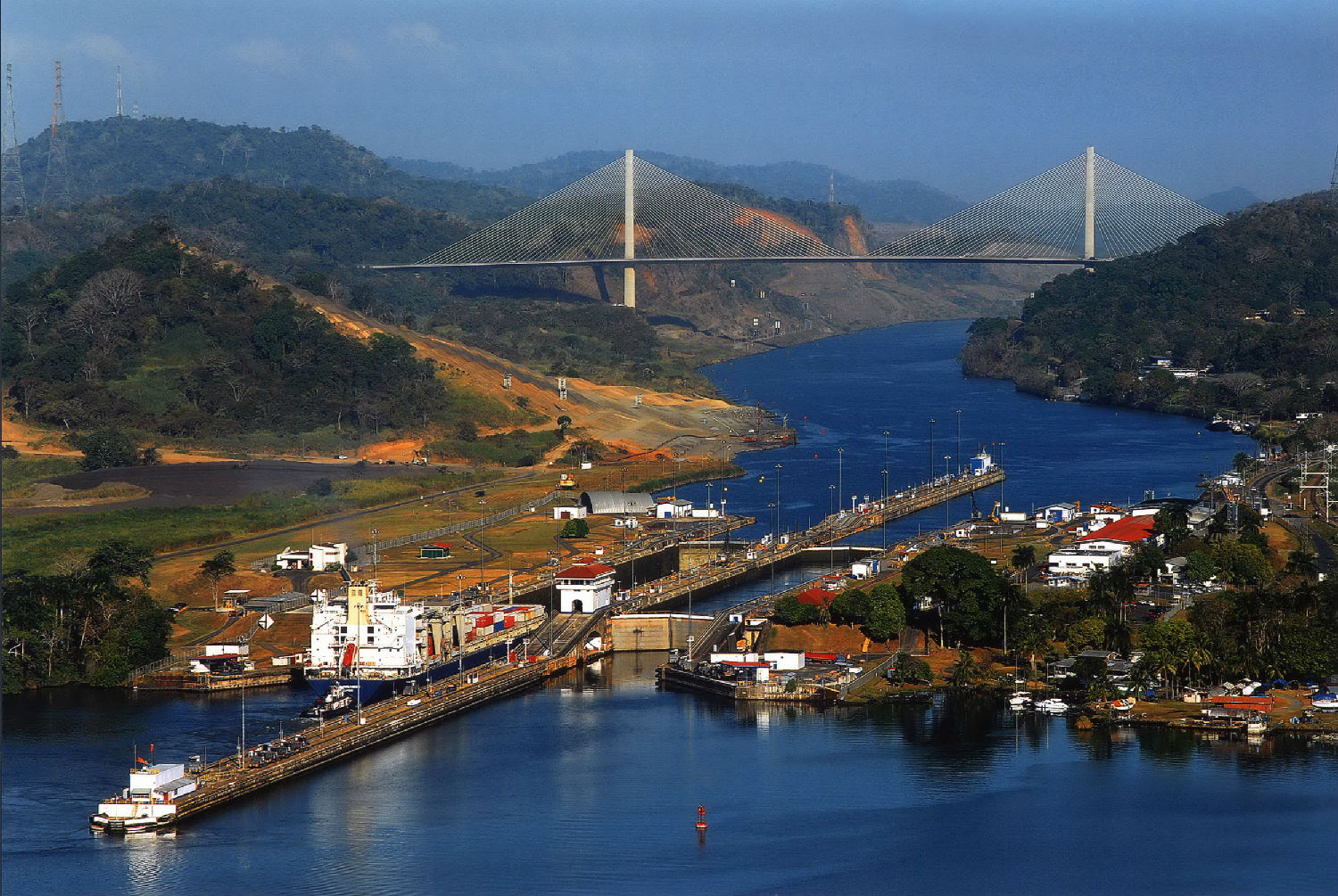  p>巴拿马运河(英语:panama canal;西班牙语:canal de panama)位于 a