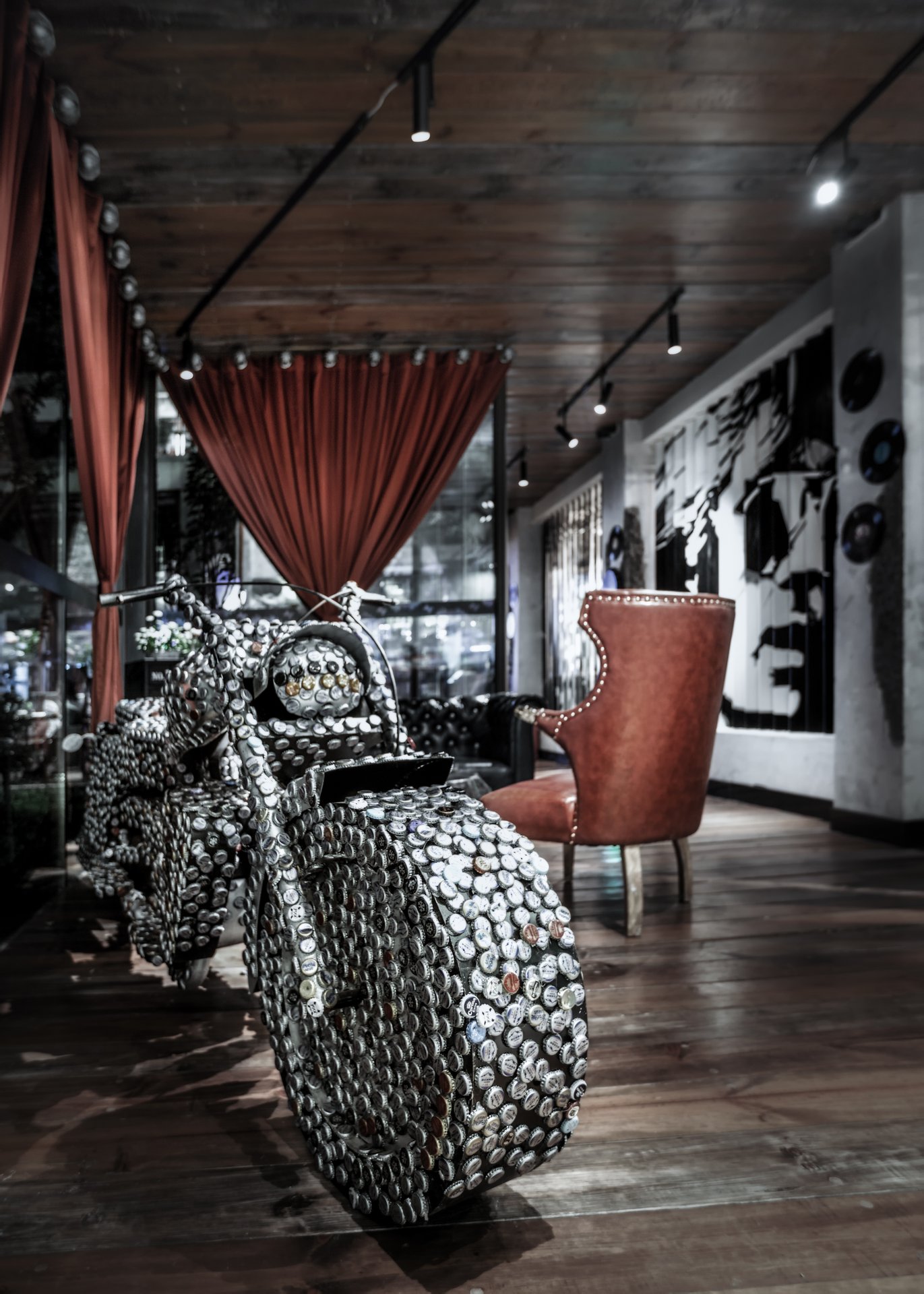  p data-id="gnau6k27eh">李路,女,深圳李路设计有限公司创始人.