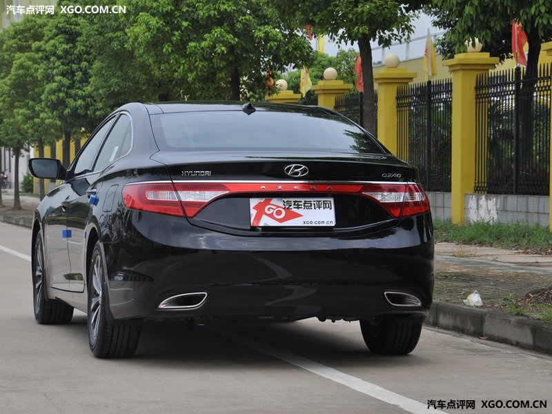  p>雅尊是韩国现代公司推出的前轮驱动模式高级轿车,从1986年开始生产