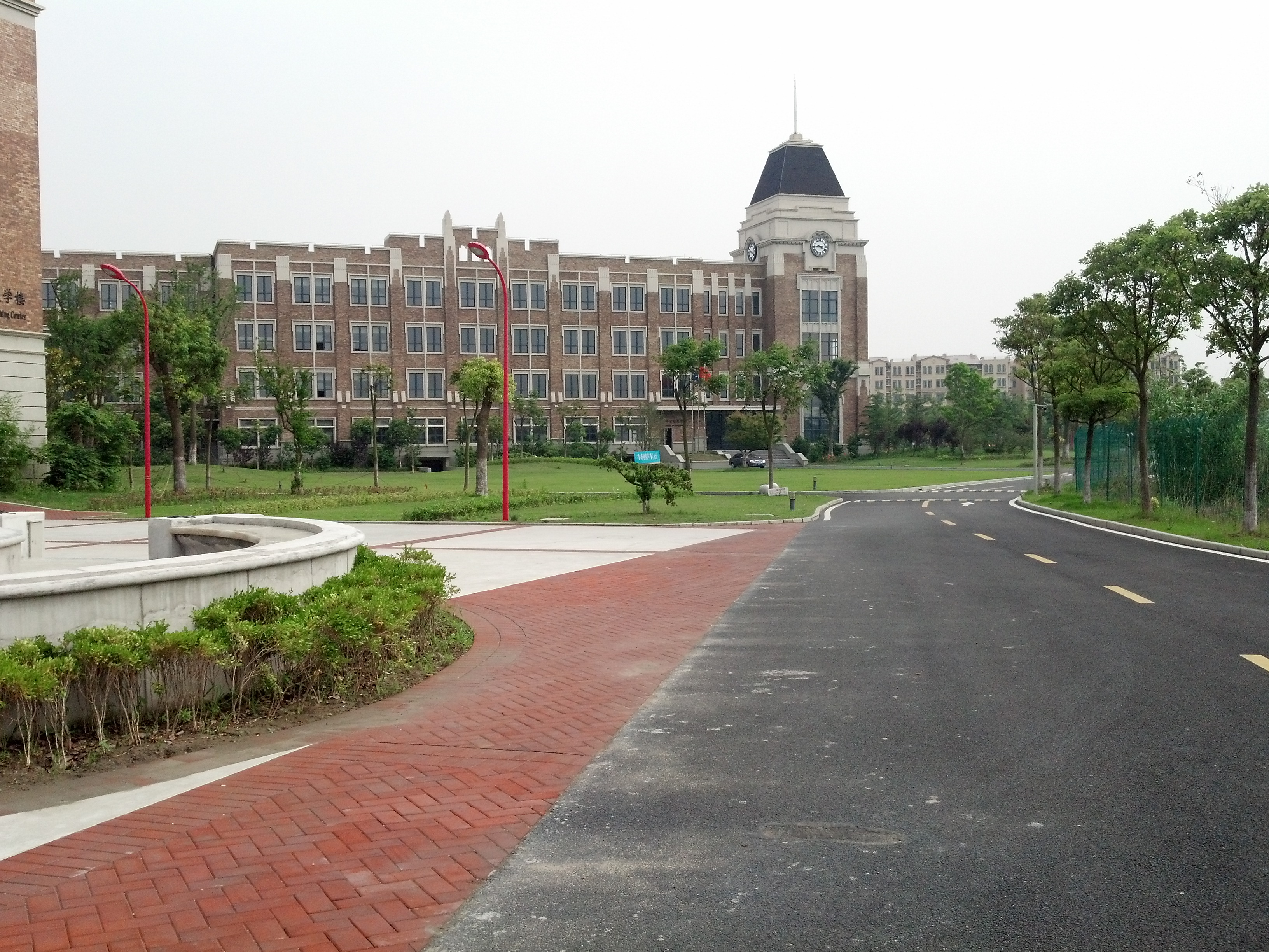 上海外国语大学贤达人文经济学院