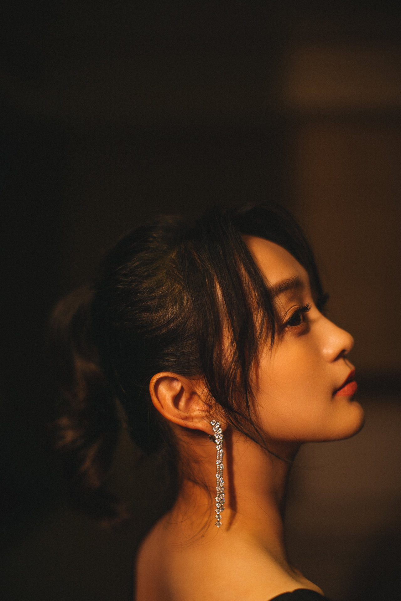 xplw">何泓姗,1987年4月10日出生于重庆市,中国内地影视女演员,摄影师