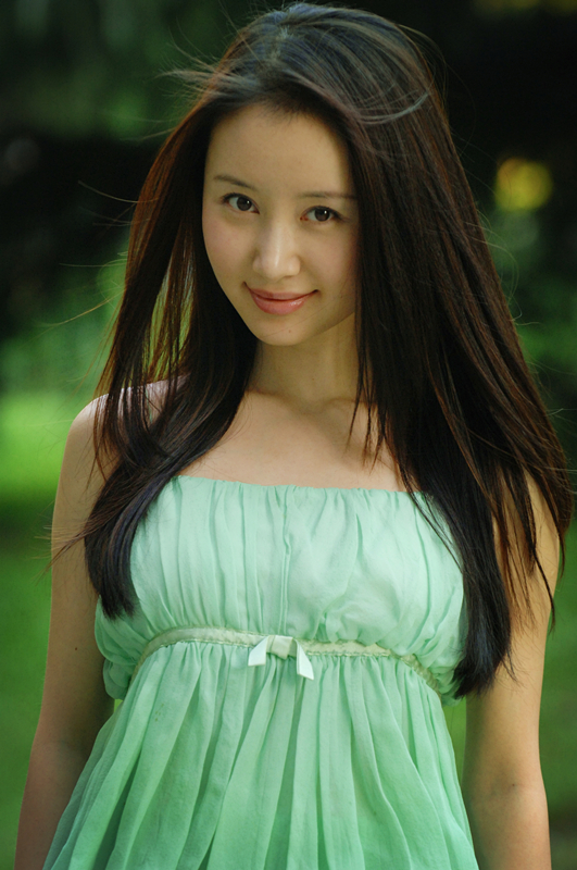 id="sutdqfzqj6wc">2 /sup>,祖籍重庆,自幼在北京长大,中国内地女演员