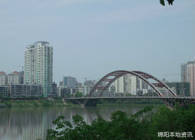  p>绵阳富乐大桥又称涪江三桥,位于四川省绵阳市区,跨越涪江和芙蓉溪.