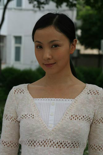 太太梁丝丝去了美国,于是找来保姆陶燕子,是陶燕子暗恋对象