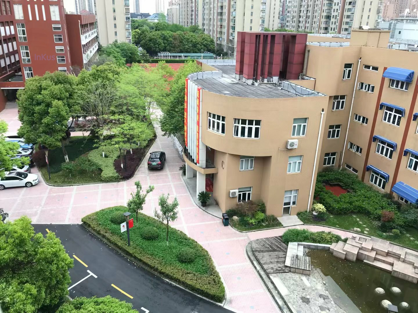  p>上海市杨泰实验学校,前身为宝山区杨泰小学,创建于1998年9月,座落