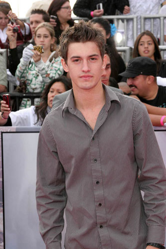  p>asher book出生于弗吉尼亚州的阿灵顿,毕业于纽约表演艺术学校.