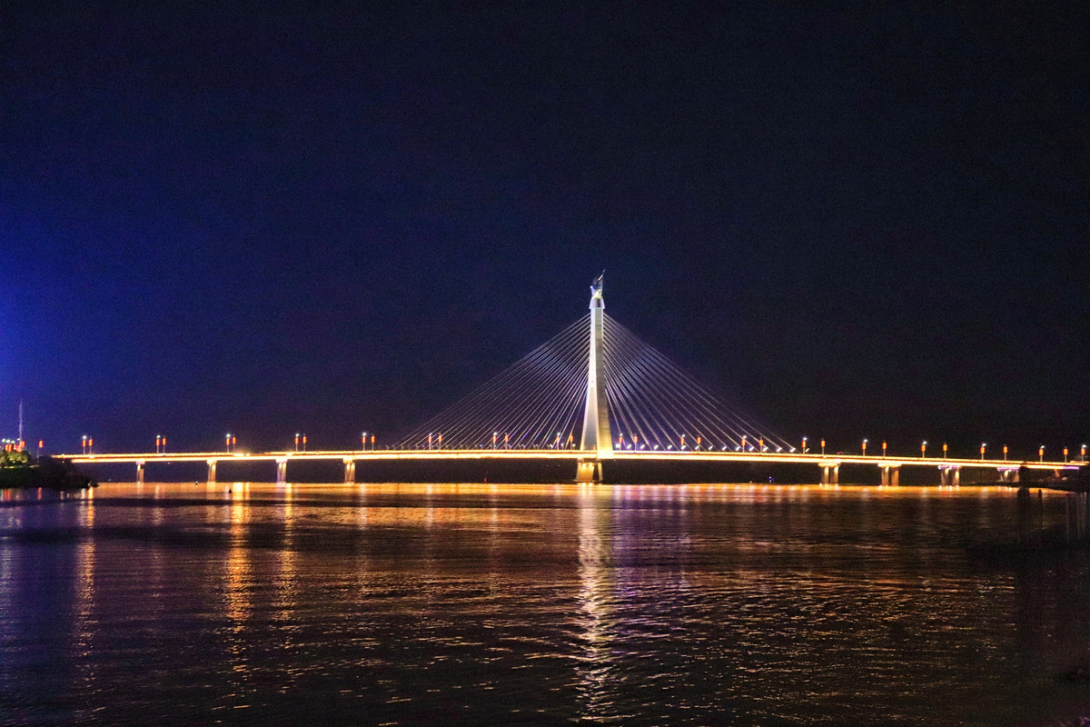 data-lemmaid="520352">抚州市 /a>境内连接临川区东西两岸的过河通道