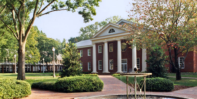 福尔曼大学是一所私立的,男女同校,非宗派