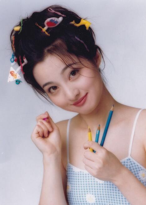  p data-id="gn749me8dg">《墙上的影子》是由歌手方芳演唱的一首歌曲