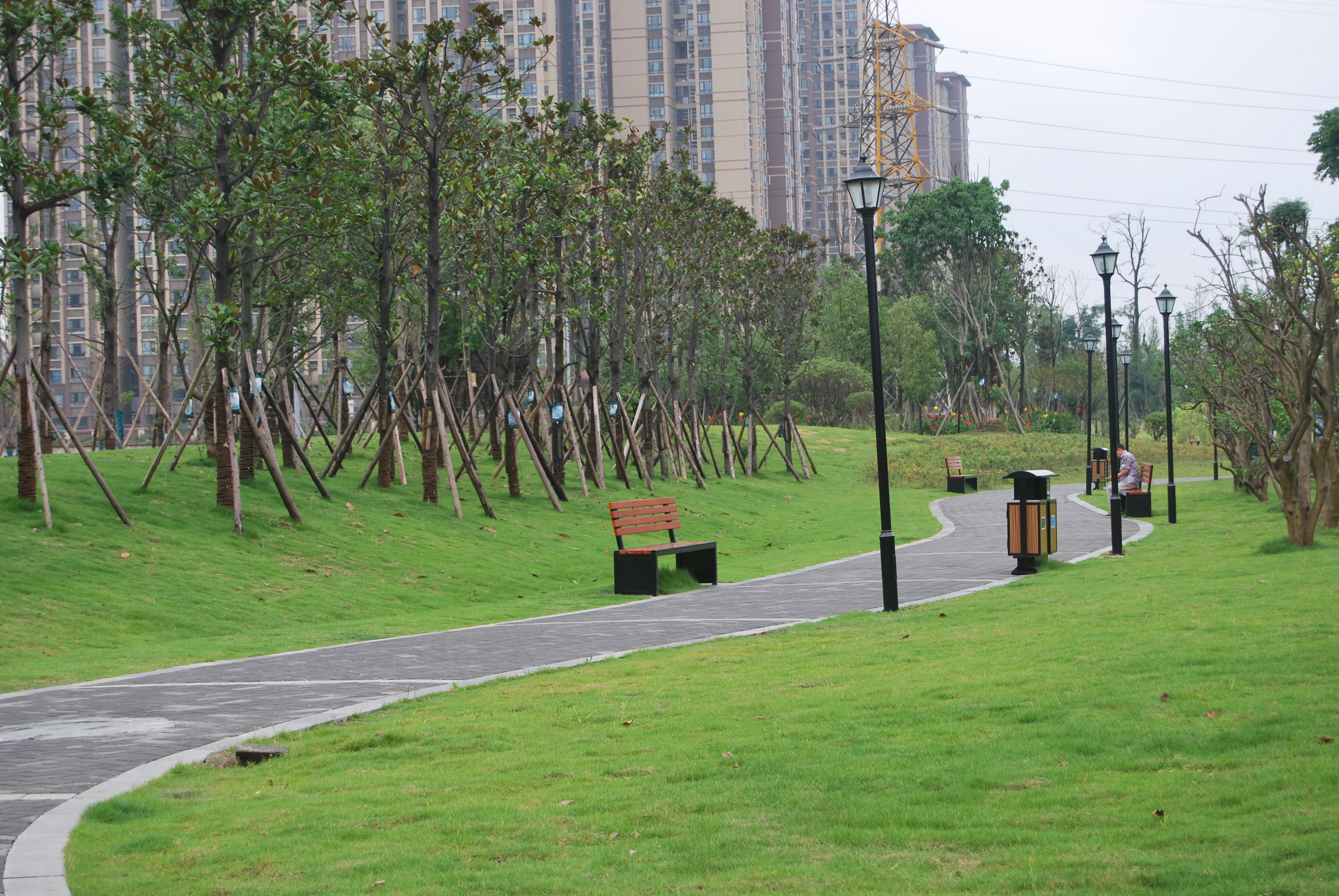  p>海滨公园位于成都市北三环与东三环之间,成绵高速之上,总占地面积