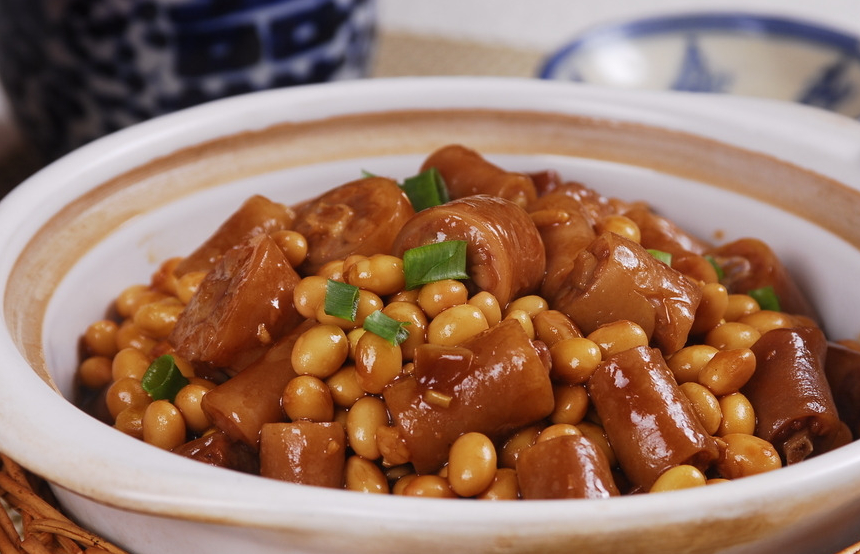 猪尾炖黄豆