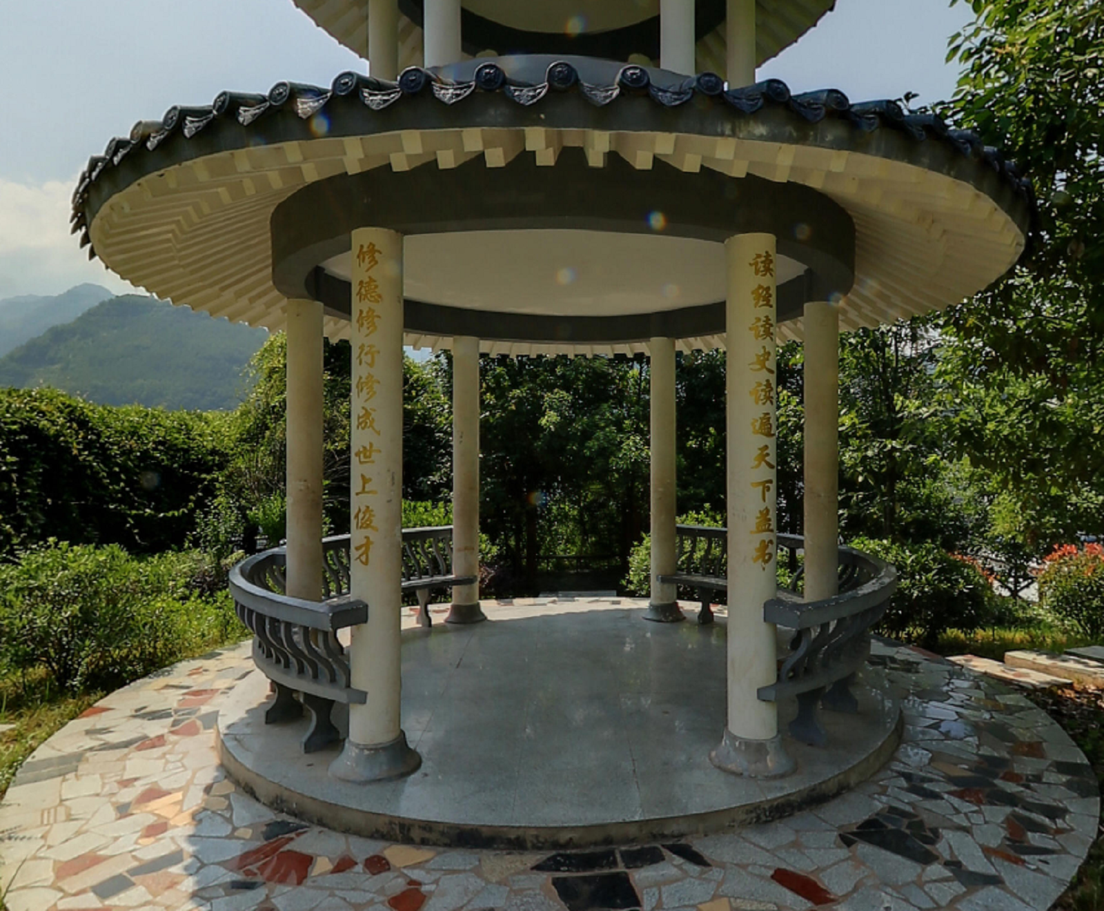  p>南江县第四中学始建于1976年,位于四川南江,是巴中市示范中学. /p>