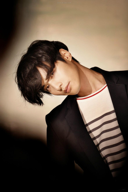  p>元斌(won bin),本名"金道振",1977年11月10日出生于韩国江原道旌善