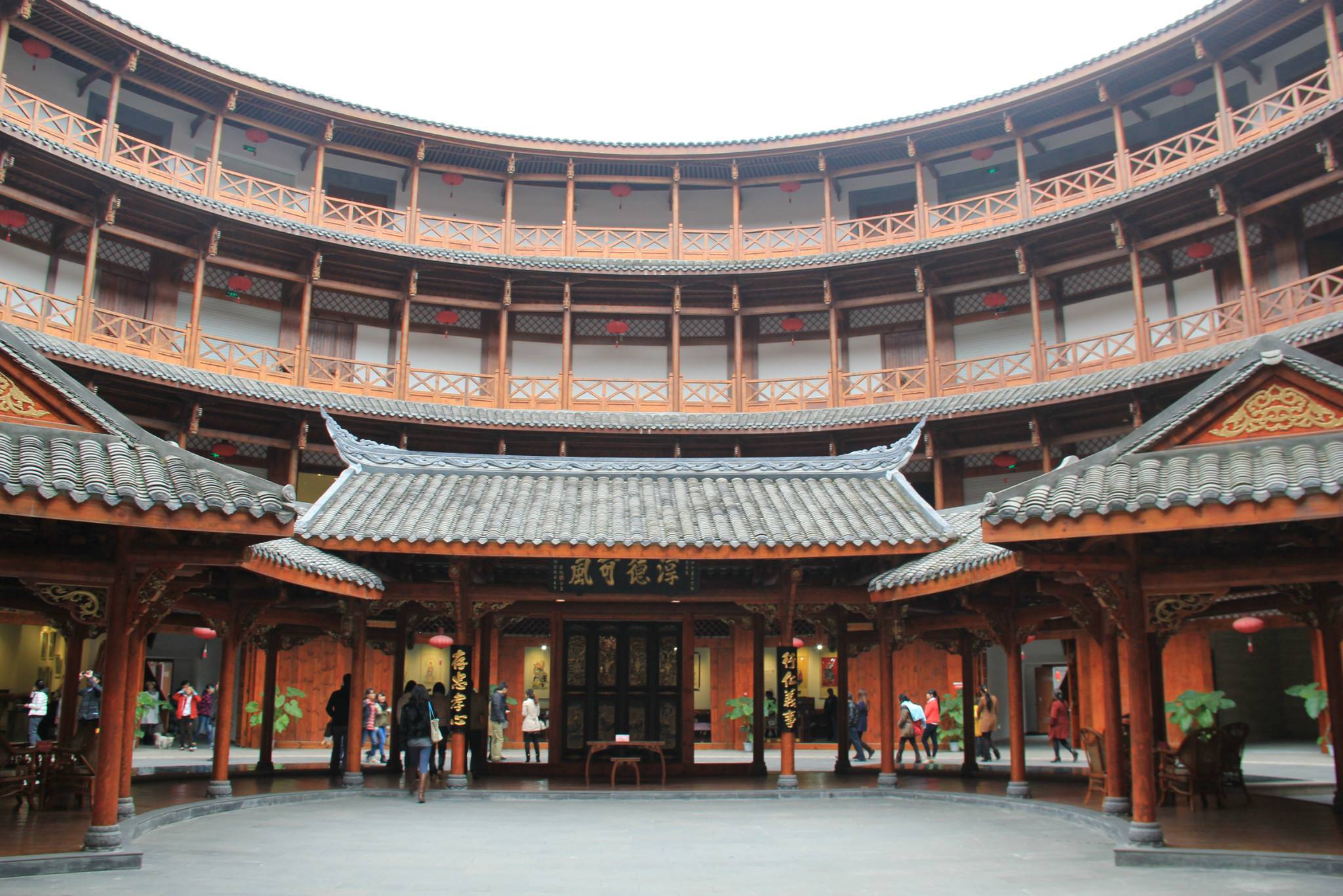  p>洛带古镇位于四川省成都市 a target="_blank" href="/item/龙泉驿