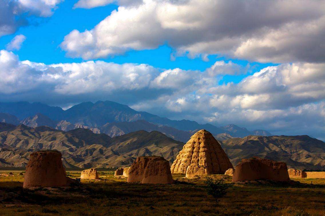  p>银川市,简称"银",是 a target="_blank" href="/item/宁夏回族自治