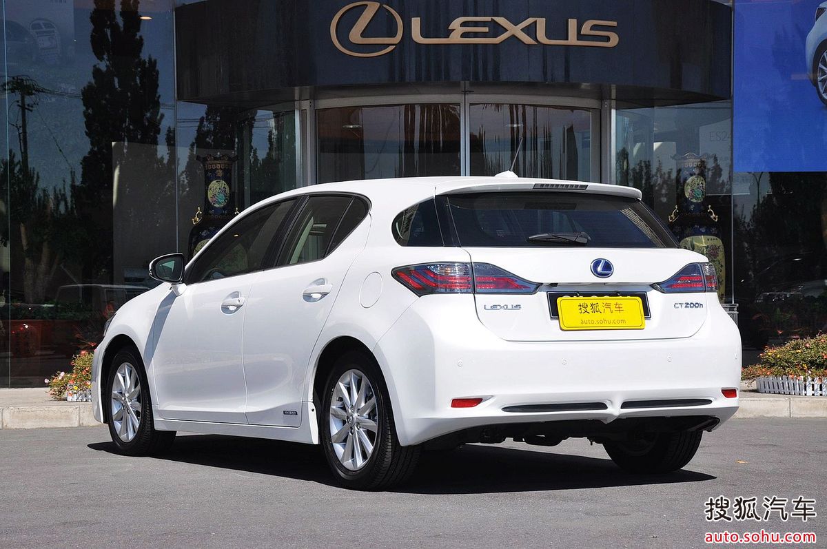 ="#" data-lemmaid="915889">雷克萨斯 /a>在国内开启混动先河的车型